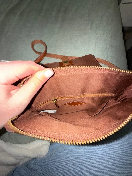 Fossil Kinley Small Leather Crossbody Bag with Key Charm - Picture 7 of 10